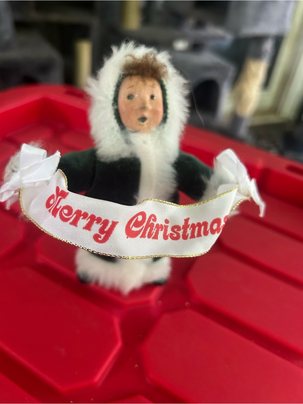 Byers choice Holiday Figurine with "Merry Christmas" Banner - Green and White